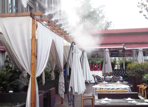 九龙滨江户外餐厅喷雾降温